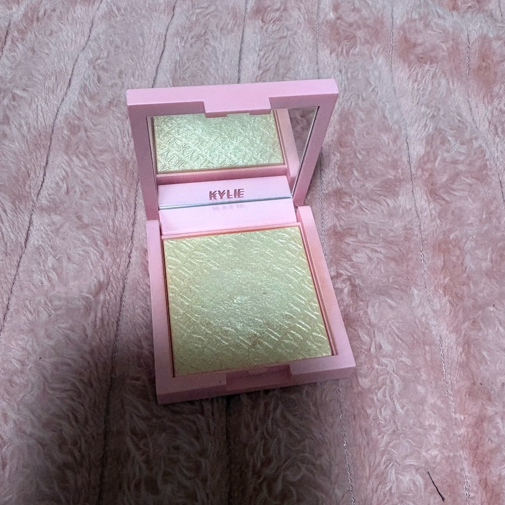 Highlighter in Gold Kylie